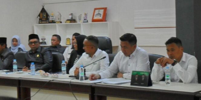 
					Jangan Matikan Pengusaha Lokal. Semua Fraksi Di DPRD Minta Dinas PUPR Berikan Surat Berkesesuaian Ke KITLT