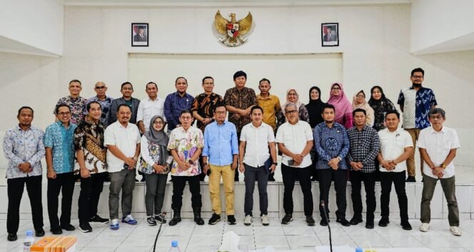 
					Ketua Fraksi PDIP : Kami Sudah Berikan Dukungan Politik Terhadap KEB Tarengge, Selanjutnya Tugas Bupati Pertajam Lobinya