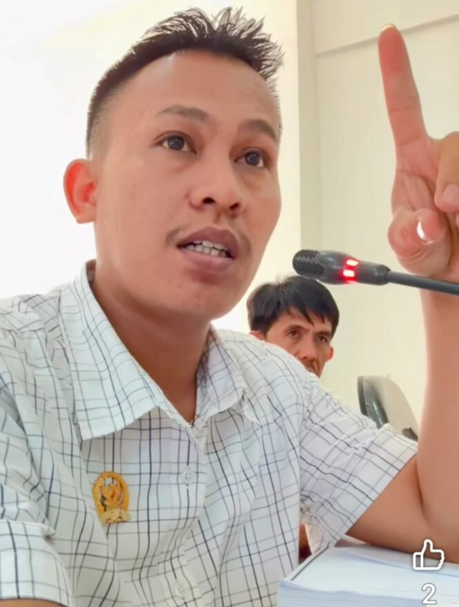
					Ditengah Rapat Rapat Banggar DPRD Lutim Erick Sampaikan Berita Duka. Minta Damkar Ditempatkan Di Mahlona