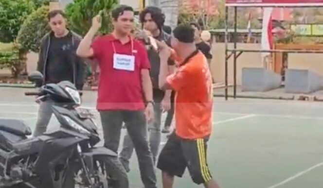 
					Polres Lutim Gelar Rekonstruksi Kasus Pem*****han. Terungkap Korban Diparangi Dari Belakang