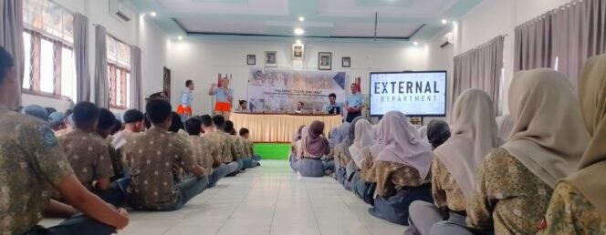
					Sehari Bersama Pelajar SMA, PT CLM Perkenalkan Dunia Pertambangan