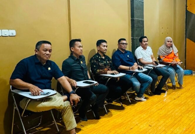 
					Hingga Sore Hari , Komisi Tiga Masih Bertahan Di PT AMM, Ini Masalahnya