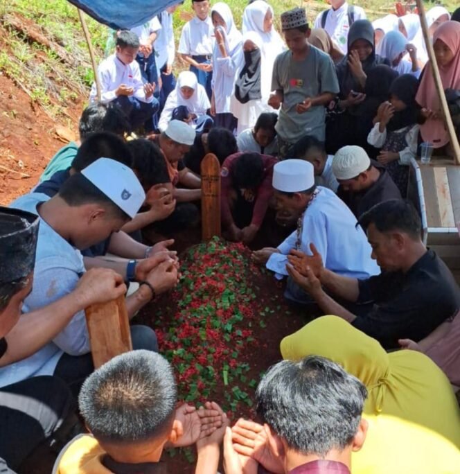 
					Setelah Disuntik , Naiyla Alami Kejang – Kejang dan Berbusa, Akhirnya Meninggal Dunia. Pihak Keluarga Rencana Akan Polisikan Pihak RSUD Ilagaligo