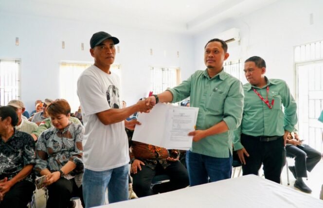 
					Warga Gembira, PT Vale Bayar Kompensasi Lahan Warga Yang Terdampak Tumpahan Minyak