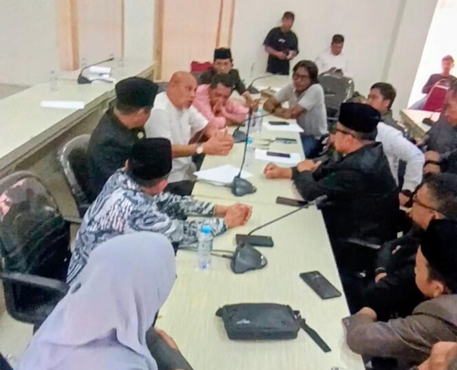 
					Gara – Gara OPD Terkait Tidak Mau Hadir Di RDP, Anggota DPRD Lutim Sepakat Akan Melakukan Audit Investigasi  Menyeluruh Terkait Kerjasama Pemkab Lutim dengan PT IHIP Dan Sarpras