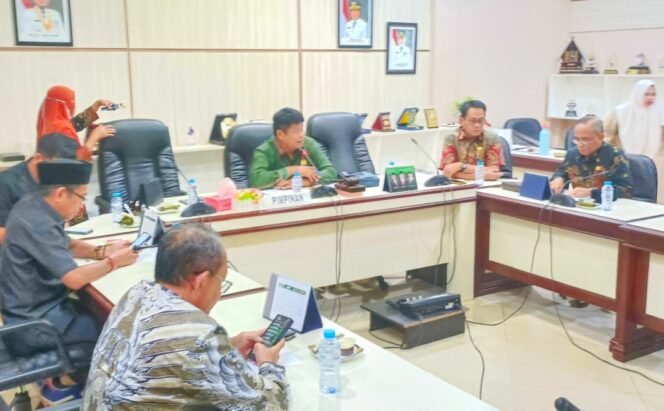 
					Dari RDP, DPRD Luwu Timur Tidak Terlibat Dalam Prosedur Sewa Lahan Dari Pemda Lutim ke PT IHIP. Terungkap Pemkab Lutim Pasrah Dengan Harga Minimal