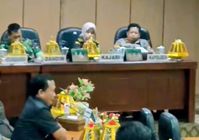 
					Rumah Warga Terancam Ambruk Ke Sungai. Ambrosius Minta Pemerintah Lakukan Antisipasi