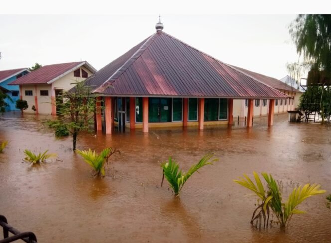 
					Lewat Reses, Wali Murid Keluhkan Pemerintah Lutim Tak Mampu Atasi Banjir Yang Selalu Rendam SMPN5 Angkona
