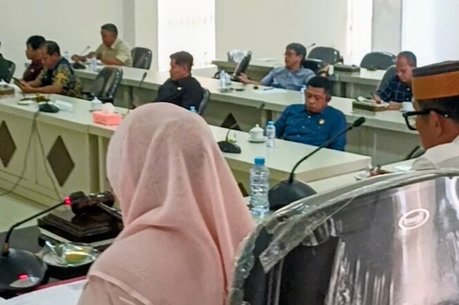 
					Hasil Rapat Lintas Komisi, DPRD Lutim Setuju Lutim Masuk Dalam Provinsi Luwu Raya