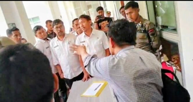 
					Pertemuan Pemda Lutim Dengan Petani Laoli Hanya Menghasilkan Pertengkaran Saja