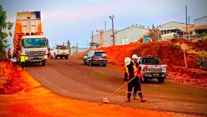 
					Jalan Alternatif PT Vale Sudah Mulus Diaspal, Warga Haturkan Terimakasih
