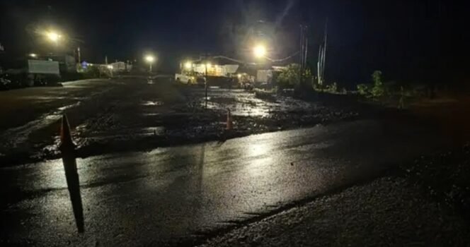 
					PT PUL Lakukan Penanganan Cepat Atasi Lumpur Yang Meluber Di Jalan Raya