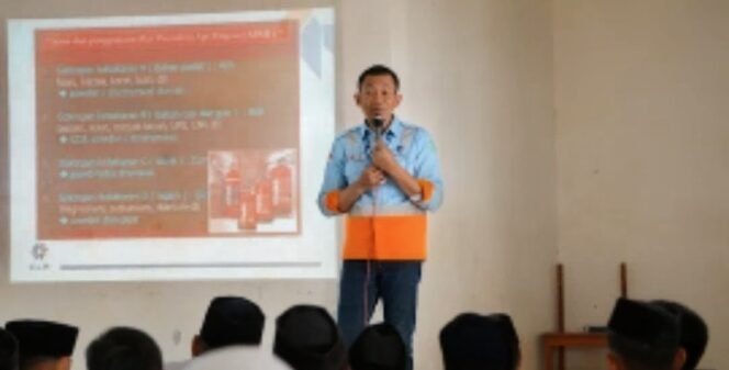
					Mengenal Dunia Tambang di Usia Dini, Puluhan Murid SDIT Kunjungi Mining PT CLM