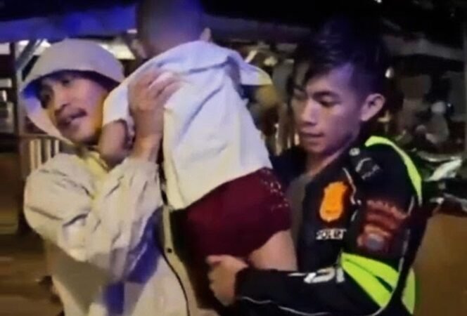 
					Antisipasi Kondisi Terburuk,Satlantas Polres Lutim Evakuasi Warga Dari Banjir