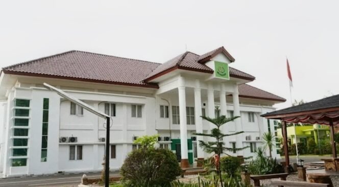 
					Hari ini Tiga PPTK Seragam Sekolah Diperiksa Lagi di Kejari Lutim Bukti Proses Hukumnya Tidak Mati Suri
