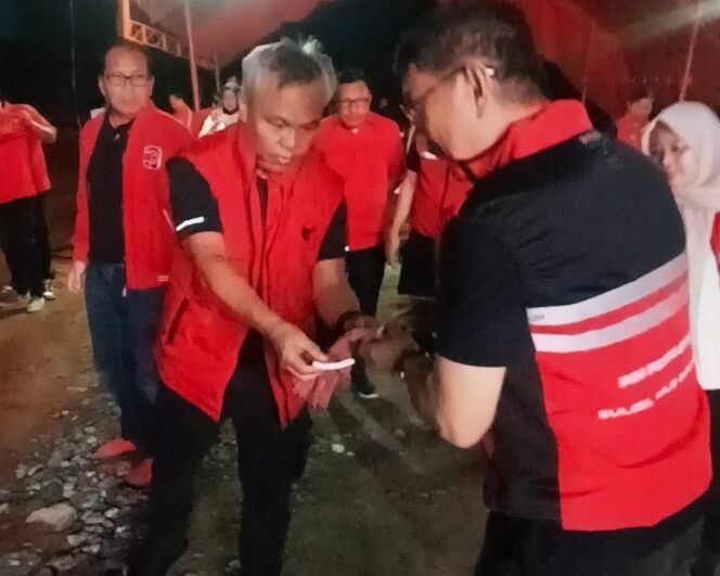 
					Tiba Di Malili Ketua DPD PDIP Sulsel Lakukan Peletakan Batu Pertama Dimulainya Pembangunan Kantor DPC PDIP Lutim