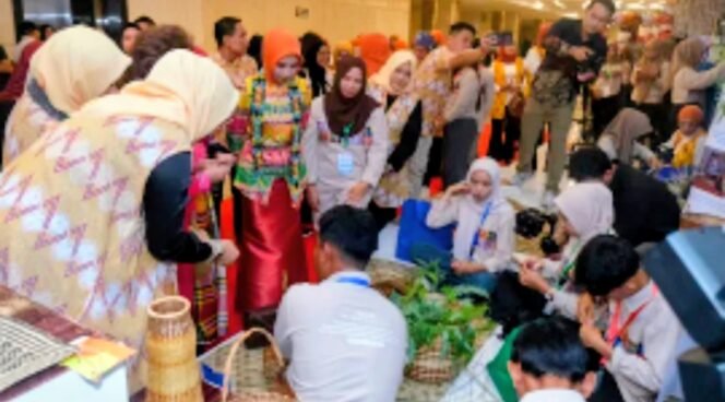 
					Perkuat Kriya Lokal Luwu Timur, PT Vale Hadirkan Anyaman Teduhu di Ajang Dekranas