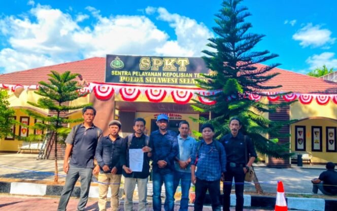 
					Pendamping Hukum dan Petani Laoli Melaporkan ke Polda Sulsel Tindakan Kekerasan yang dilakukan oleh Pemda Lutim pada saat Melakukan Penggusuran Paksa demi Proyek Strategis Nasional PT. IHIP